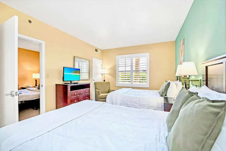 Condo Near Universal Studios With Pool , Hot Tub