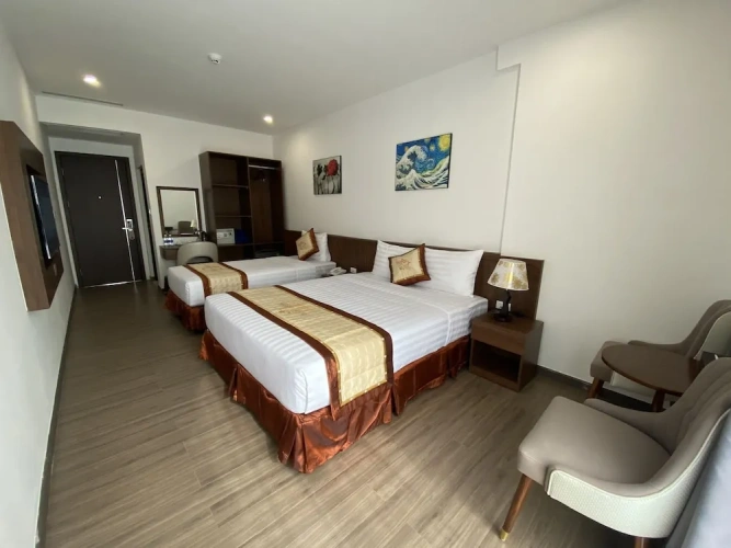Deluxe Triple room with city view