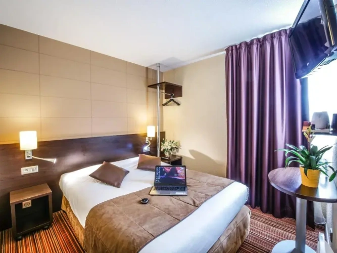 Standard Twin room with view
