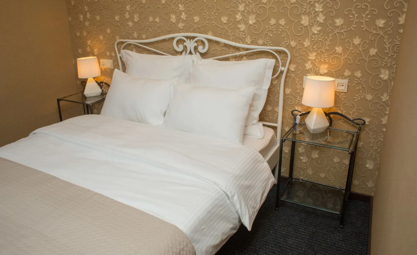 Redline Hotel