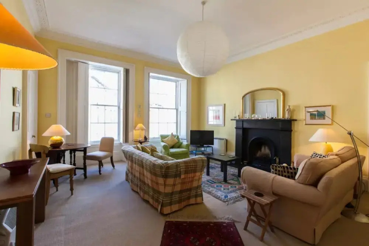1 Bedroom New Town Flat