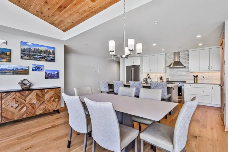 White Spruce Lodge by Spring Creek Vacations