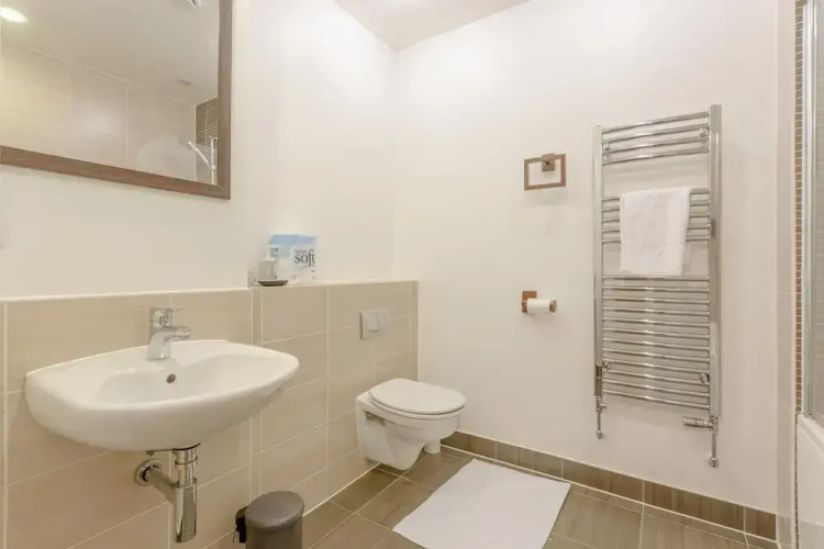 Lovely Modern Studio In Limehouse