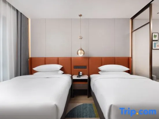 Standard Twin room with garden view