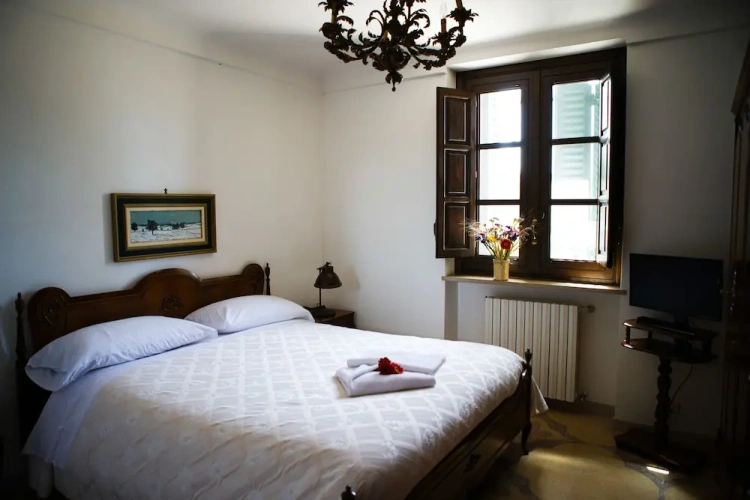 4 Bedrooms Apartment