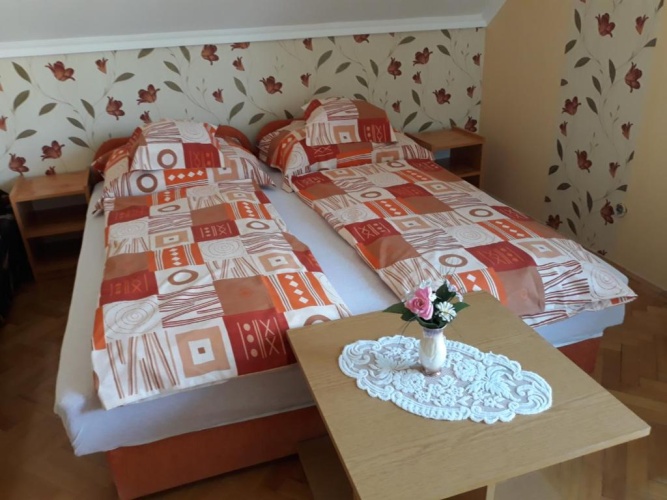 4 Bedrooms Apartment