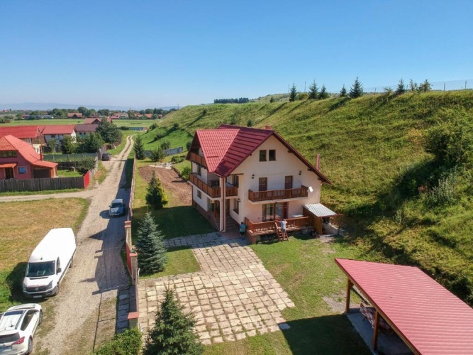 4 Bedrooms Cottage