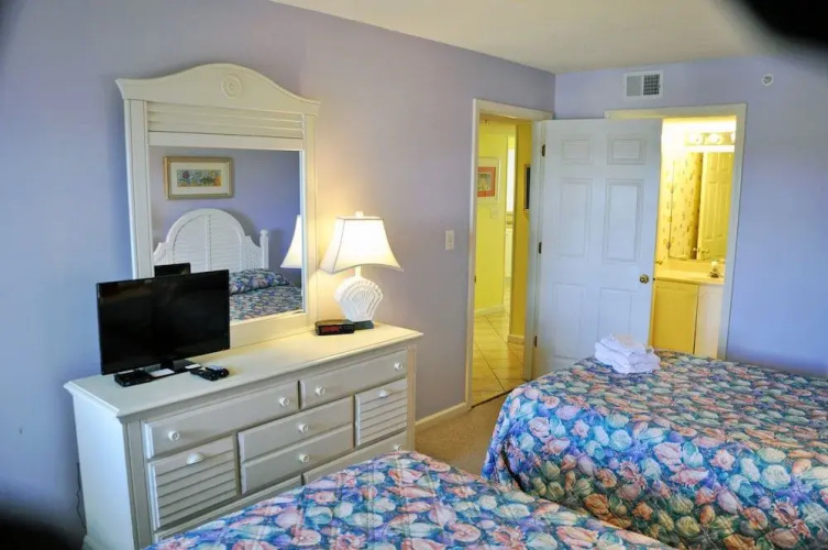 Ashworth 1402 3 Br condo by RedAwning