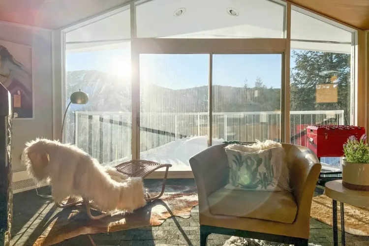 Pristine West Dover Home w/ Deck & Mountain Views!