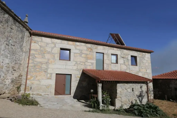 4 Bedrooms Cottage
