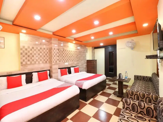 Oyo 35878 Hotel G Glossy