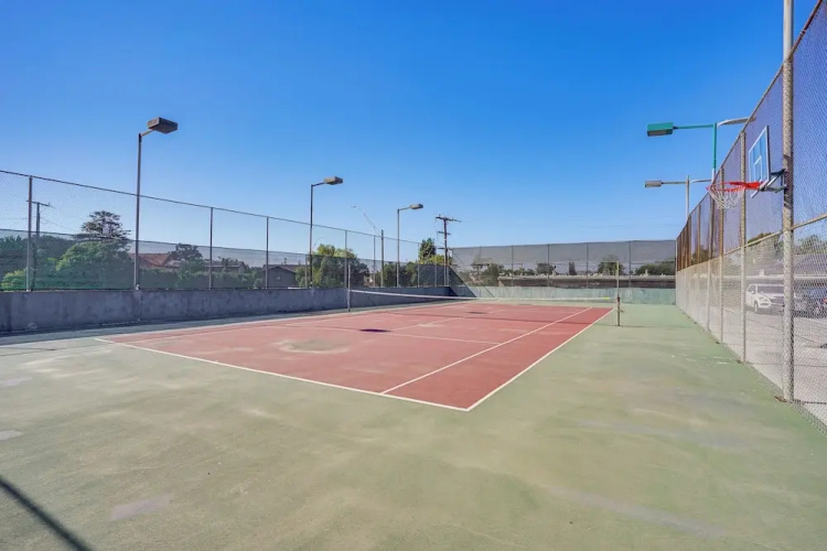 Steps to Csulb: Cozy Condo w/ Pool Access!
