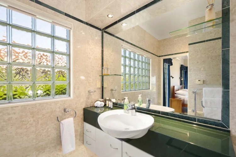 Lake View Luxury