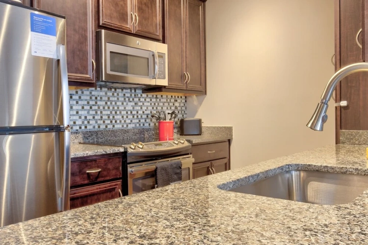 2 Bedrooms Quadruple Family Apartment