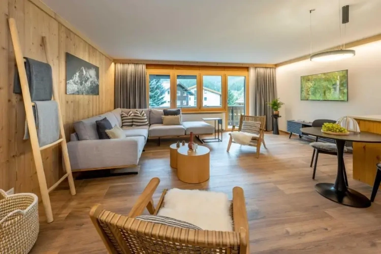 3 Bedrooms Apartment