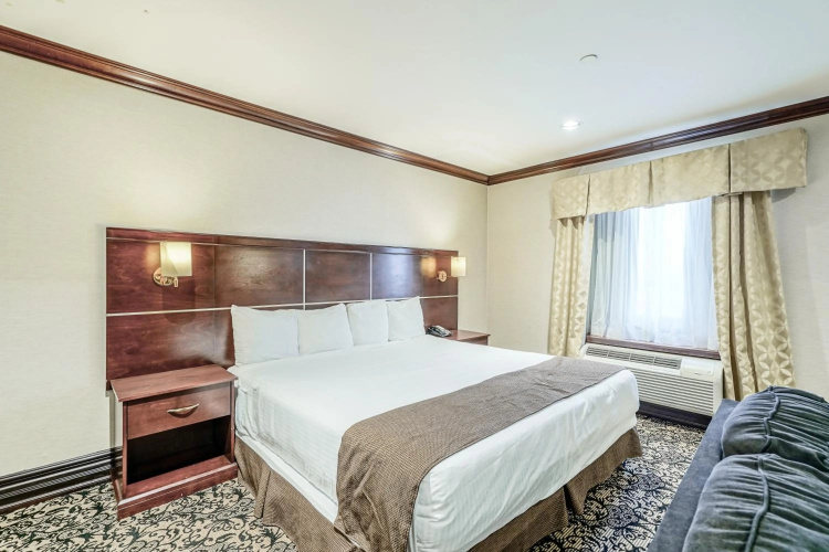 Woodbine Hotel And Suites photo 8