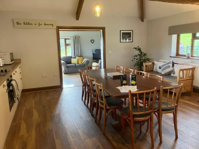 4 Bedrooms Cottage