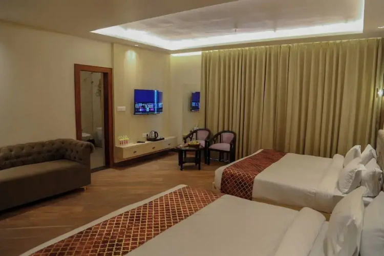 Standard Quadruple Family room with balcony and with city view
