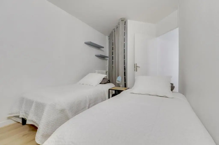 Chic And Spacious Apart with Parking