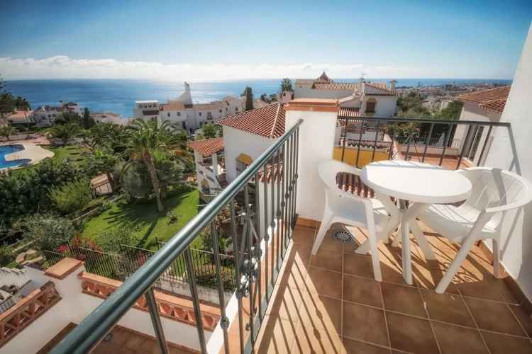 1 Bedroom Apartment with sea view