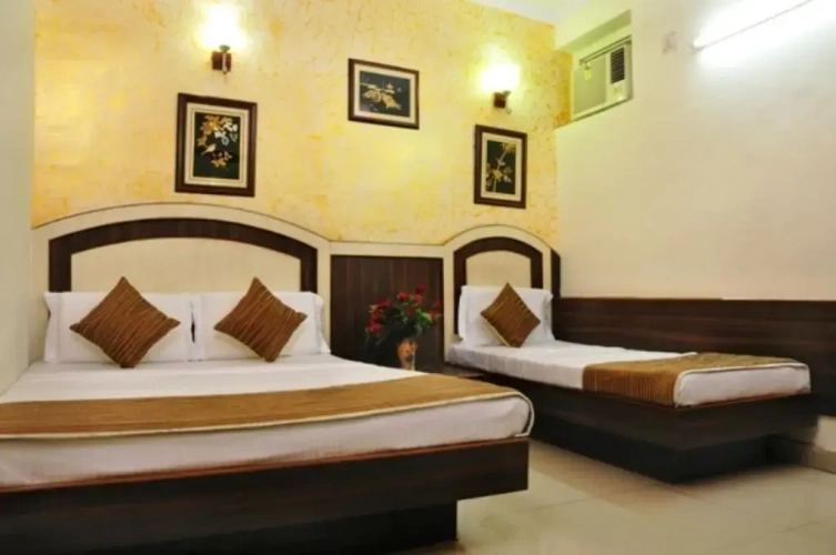 Standard Triple room