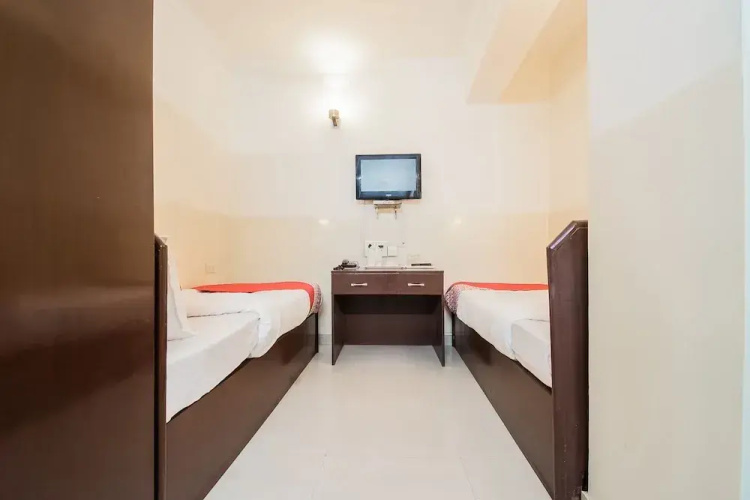 OYO Flagship 42717 Hotel Fort