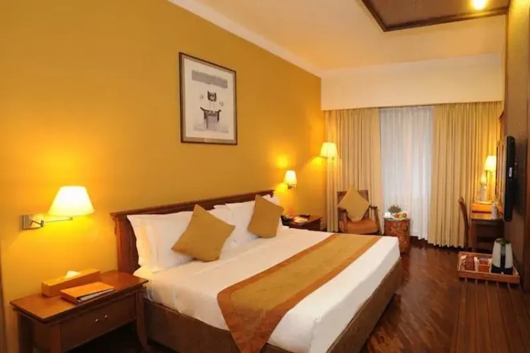 Standard Double Club room with view