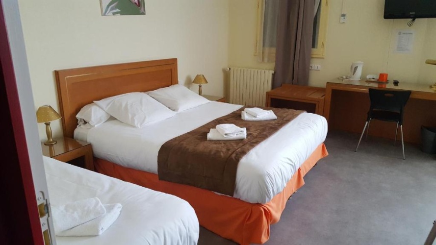 Standard Triple room