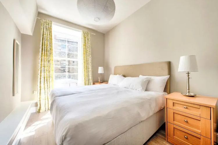 Beautifully Presented, Well Located, 2 bed apt