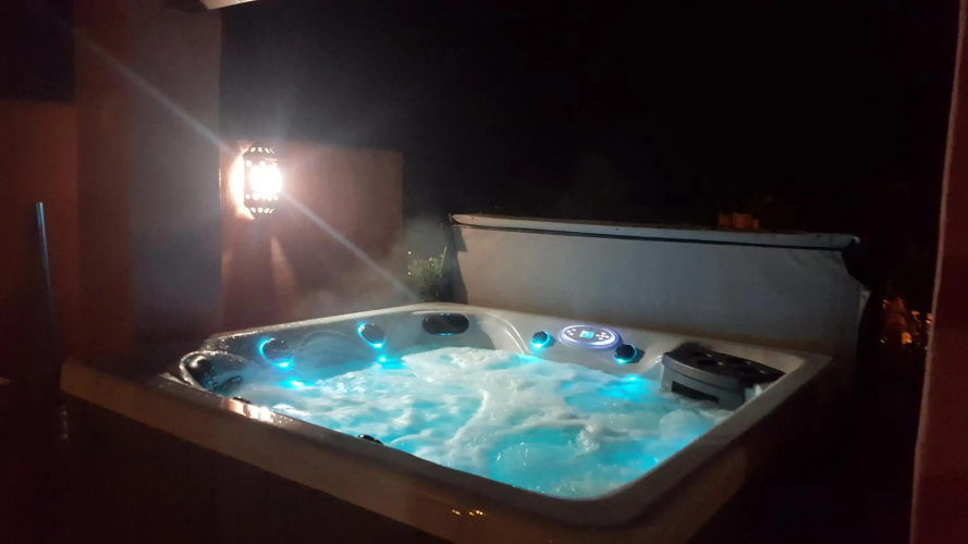 Menara Beach Penthouse Apartment