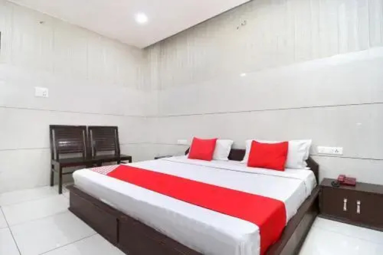 Leo by OYO Rooms