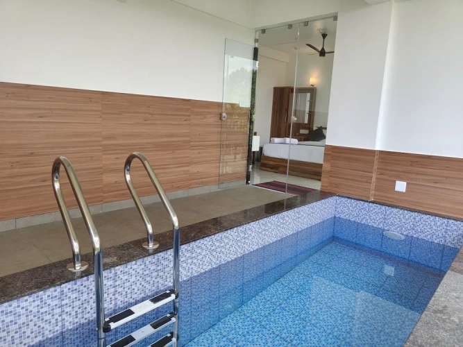 Luxury Double room with balcony and with lake view