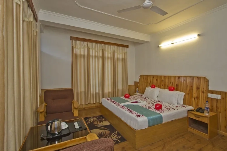 Deluxe room with land view