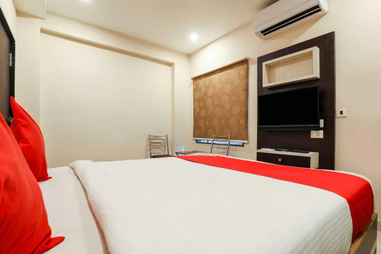 OYO 9804 Hotel SR Residency