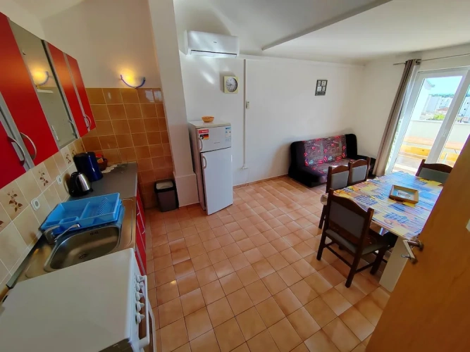 2 Bedrooms Apartment with balcony and with garden view