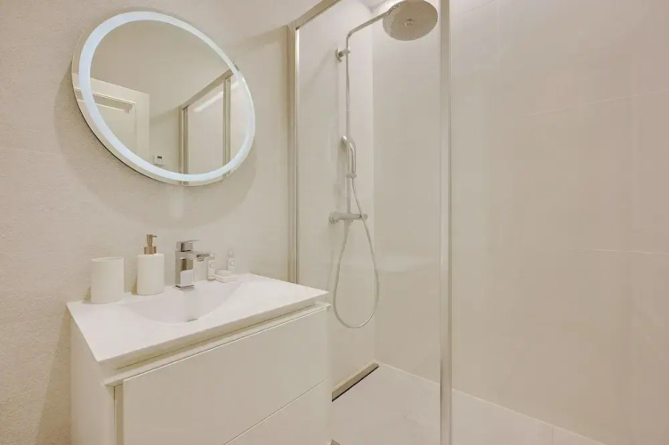 Superb Apartment With Terrace 2br/4p Trocadero