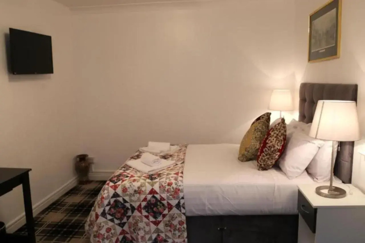 OYO 4 Sisters Inn