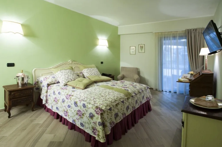 1 Bedroom Comfort Double room with garden view