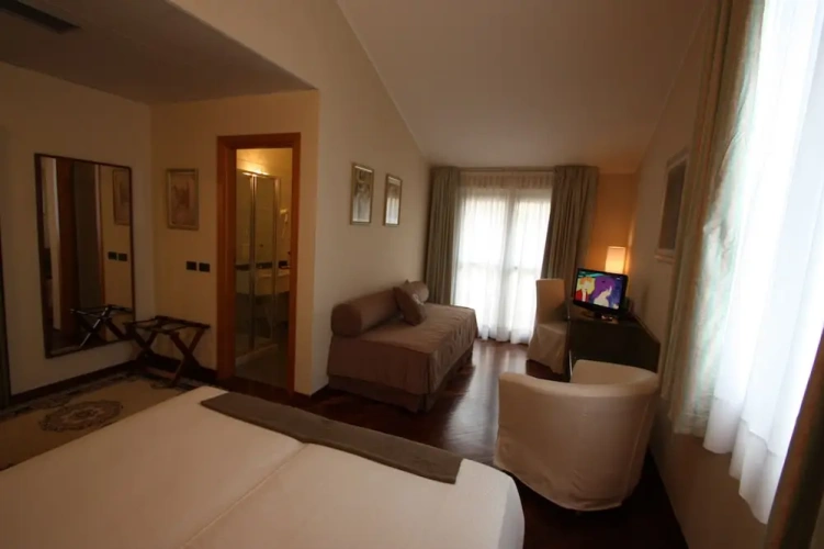 Standard Triple room with balcony