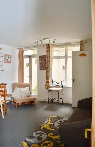 1 Bedroom Apartment Close to Seafront