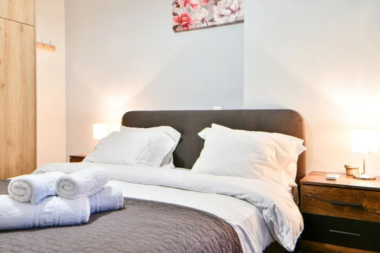 Serene n modern renovated flat