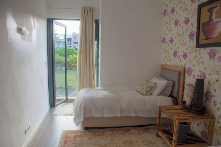 3 Bedrooms Apartment