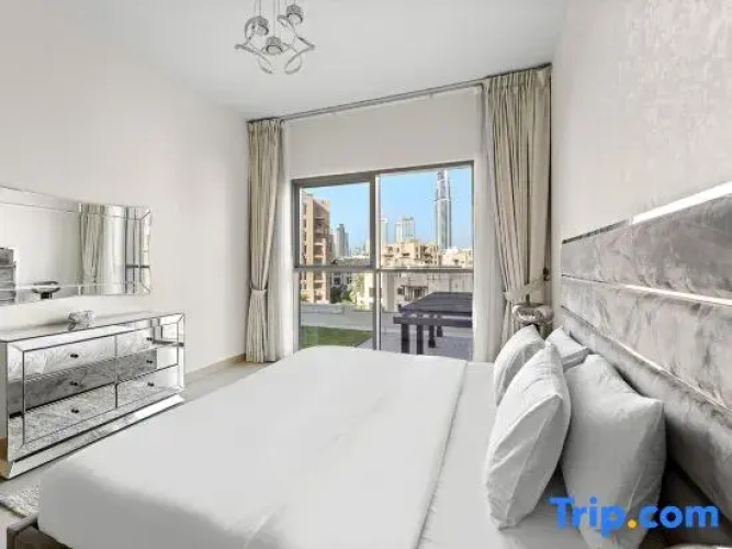 Downtown Stay 2BR + M | Walk to Dubai Mall & Opera