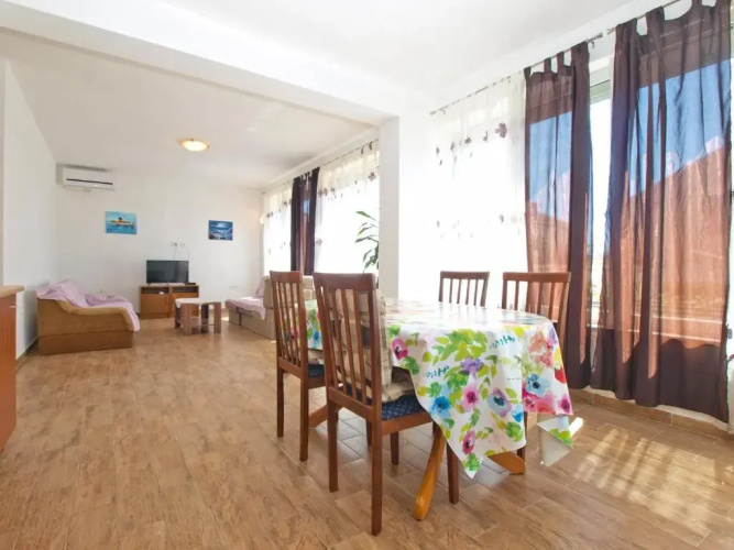 Apartment 1359