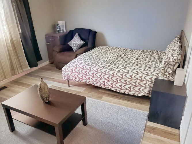 Colline-Single Room- Self Check-In
