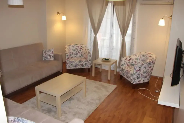 Kinzi House