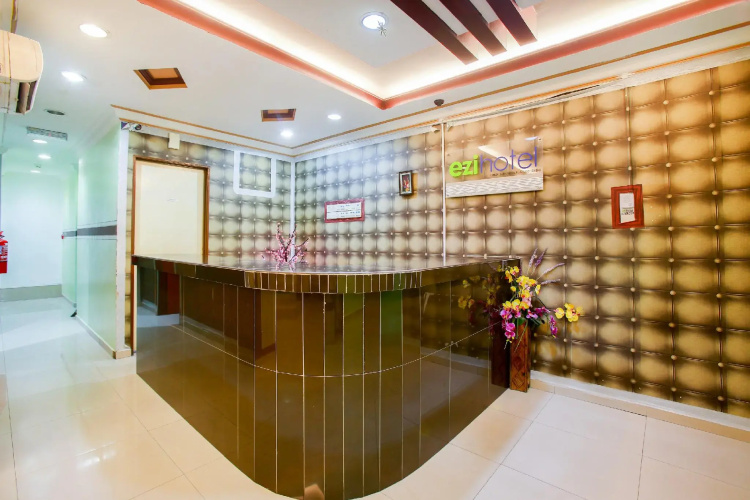 OYO 89407 EZI Hotel