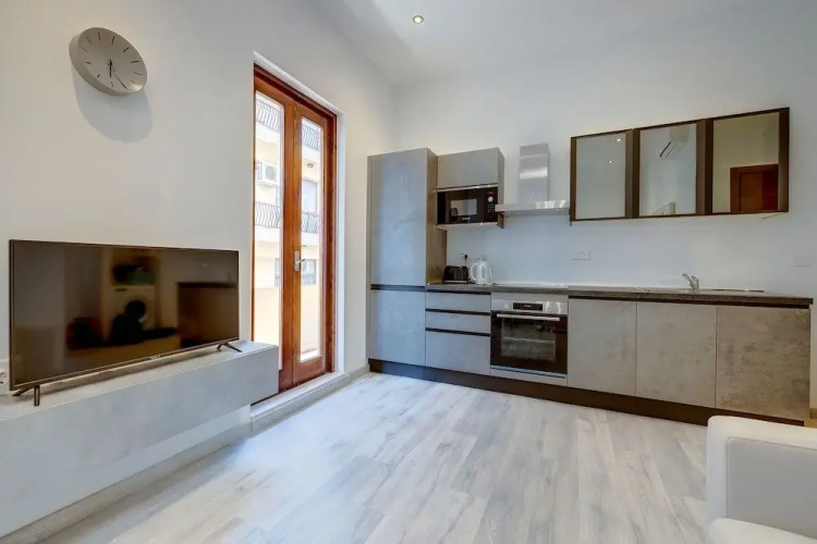 Chic 2BR Apartment, Ideal Location
