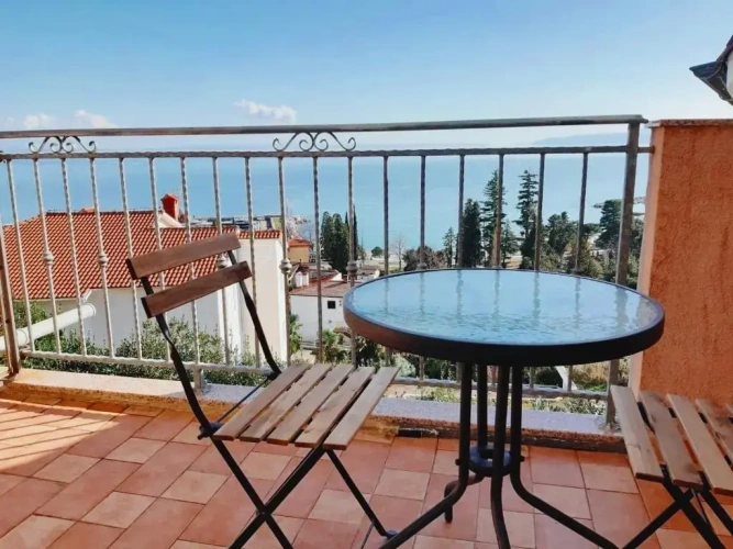 Studio with balcony and with sea view