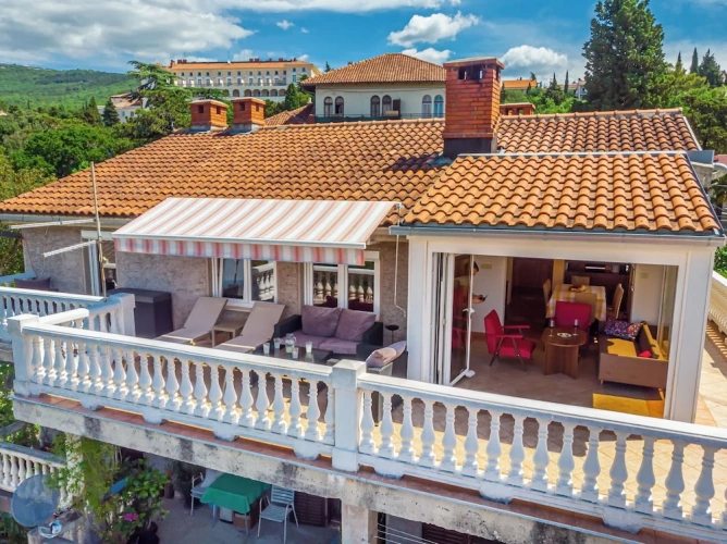 Apartment with balcony